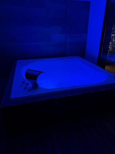 a blue bath tub with a black object in it at Complejo Vivir Serrano in Sierra de los Padres
