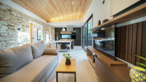 a living room with a couch and a table at Complejo Vivir Serrano in Sierra de los Padres