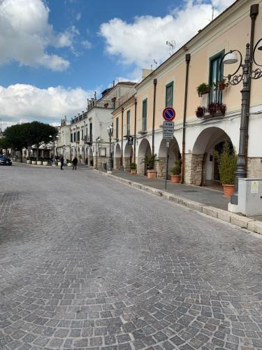 a cobblestone street in a town with buildings at Casa Virgilio in Venosa