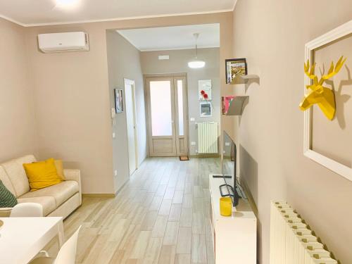 a living room with a couch and a table at Casa Virgilio in Venosa