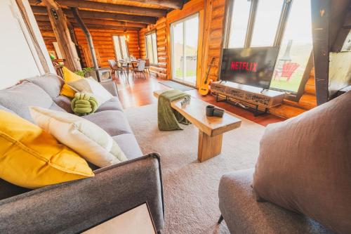 TV a/nebo společenská místnost v ubytování Chalet Lagunak