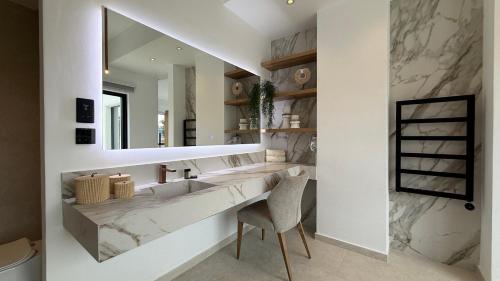 Φωτογραφία από το άλμπουμ του Sirena Bay Beach House and Luxury Suites στον Πρωταράς