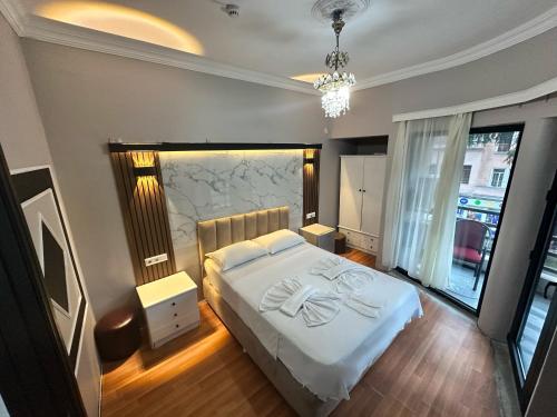 Postel nebo postele na pokoji v ubytování batummetropol hotel