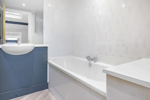 Modern Liverpool Retreat with Free Parking Ideal for Work and City Breaks photo 9
