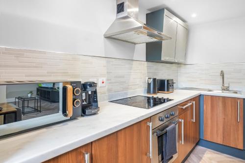 Modern Liverpool Retreat with Free Parking Ideal for Work and City Breaks photo 16