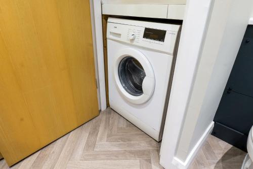Modern Liverpool Retreat with Free Parking Ideal for Work and City Breaks photo 28