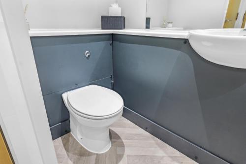 Modern Liverpool Retreat with Free Parking Ideal for Work and City Breaks photo 24