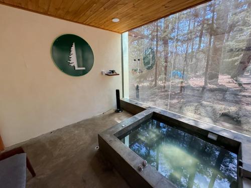 a large aquarium in a room with a window at Luahara Glamping Tapalpa - Domo Natural Experience in Tapalpa