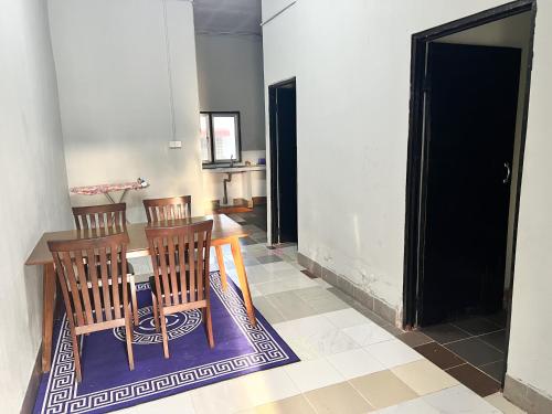 a dining room with two chairs and a table at Budget Rest House Padang Besar in Padang Besar