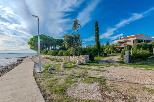 Family friendly seaside apartments Privlaka, Zadar - 24008