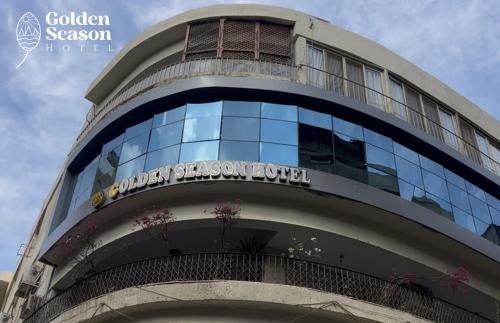 a building with a sign that reads golden schoolowment at Golden Season Hotel in Cairo