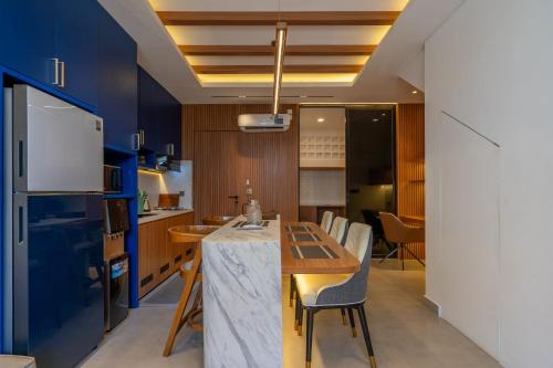 a kitchen with blue walls and a table and chairs at Balidian II LOFT 3 1BR in Pesanggaran