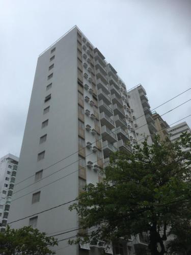 a white building with balconies on the side of it at Vista ao Mar Praia Pitangueiras Servico de praia Garagem in Guarujá