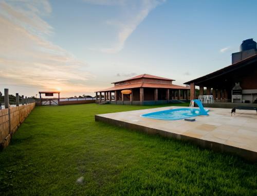 Bazén v ubytování Rancho Porto dos ventos nebo v jeho okolí