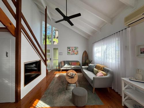 Ένα ή περισσότερα κρεβάτια σε δωμάτιο στο Sapphire House