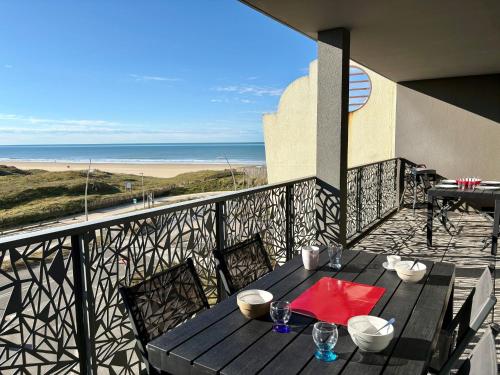 Appartement Moderne 2 Chambres avec Terrasse et Vue Imprenable à 50m de la Plage - FR-1-323-234