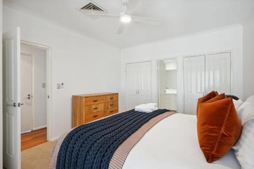 Postel nebo postele na pokoji v ubytování NAIR6C - Central Freo Luxe Stay