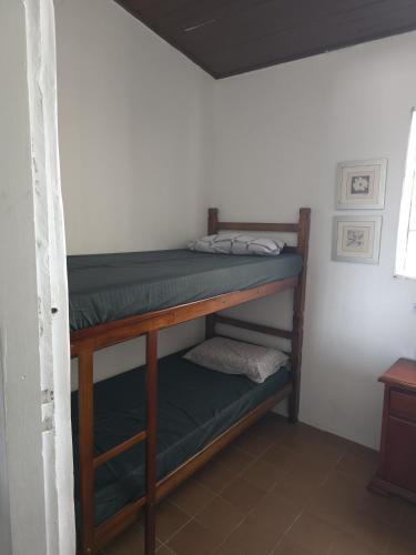 Postel nebo postele na pokoji v ubytování casa perto da praia, clima bom para descansar.