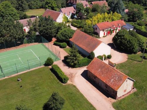 Gîte authentique avec spa, tennis et jardin paysager – Draps et ménage inclus, calme campagnard. - FR-1-489-540