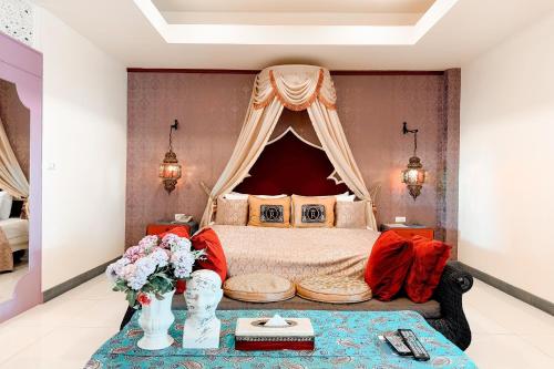 Postel nebo postele na pokoji v ubytování Rasa Boutique Hotel Chiang Rai