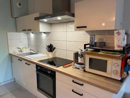 Photo de la galerie de l'établissement T2 Traversant Saint-Cyprien Climatisé 4/5 Pers - FR-1-793-33, à Saint-Cyprien