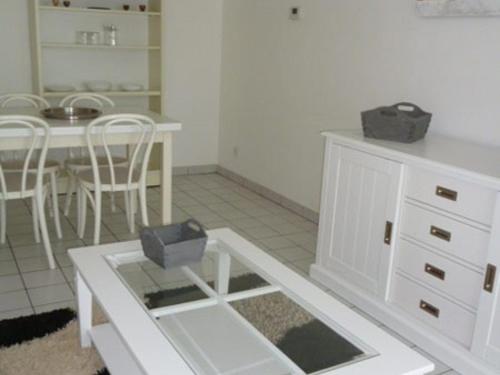 Photo de la galerie de l'établissement Studio meublé 4 pers - Vue mer - Parking - FR-1-825-15, à La Rochelle