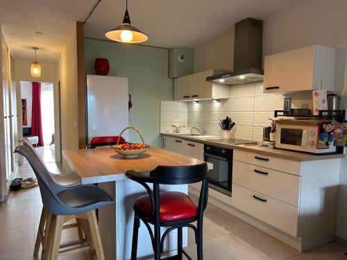 Photo de la galerie de l'établissement T2 Traversant Saint-Cyprien Climatisé 4/5 Pers - FR-1-793-33, à Saint-Cyprien