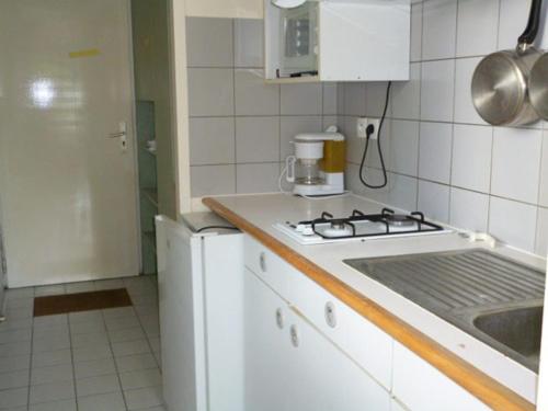 Photo de la galerie de l'établissement Studio meublé 4 pers - Vue mer - Parking - FR-1-825-15, à La Rochelle