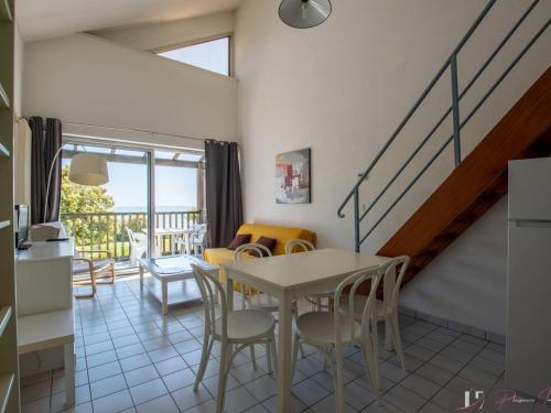Photo de la galerie de l'établissement Appartement 2 pièces - 6 couchages, vue mer, parking privé - FR-1-825-20, à La Rochelle