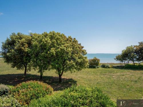 Photo de la galerie de l'établissement Appartement 2 pièces - 6 couchages, vue mer, parking privé - FR-1-825-20, à La Rochelle