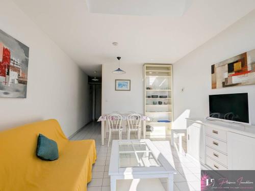 Photo de la galerie de l'établissement Studio confortable face mer - 4 couchages avec parking - FR-1-825-21, à La Rochelle