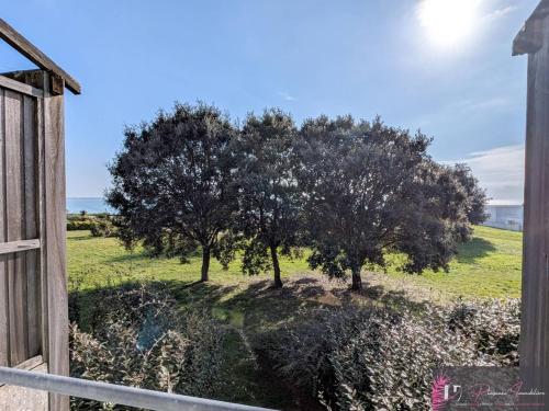 Photo de la galerie de l'établissement Studio confortable face mer - 4 couchages avec parking - FR-1-825-21, à La Rochelle