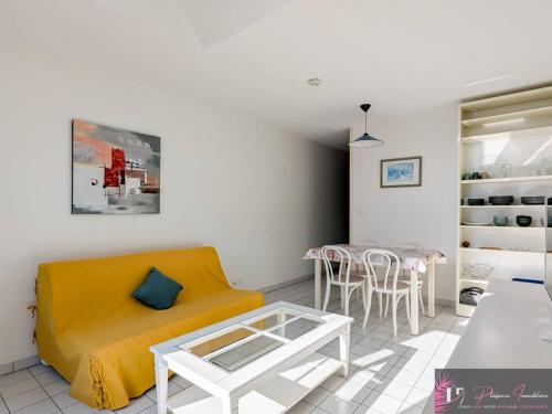 Photo de la galerie de l'établissement Studio confortable face mer - 4 couchages avec parking - FR-1-825-21, à La Rochelle