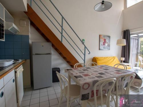 Photo de la galerie de l'établissement Appartement 2 pièces - 6 couchages, vue mer, parking, proche plage - FR-1-825-8, à La Rochelle