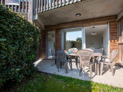 Photo de la galerie de l'établissement Appartement 3 pièces, 6 couchages, terrasse vue mer, parking, proche plage - FR-1-825-36, à La Rochelle