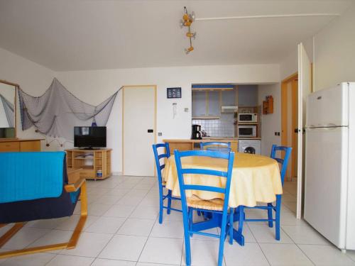 Photo de la galerie de l'établissement Appartement meublé avec piscine - 4 pers, La Rochelle - FR-1-825-56, à La Rochelle