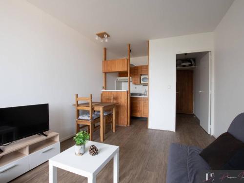 Photo de la galerie de l'établissement Studio meublé, 3 couchages à La Rochelle près plage - FR-1-825-60, à La Rochelle