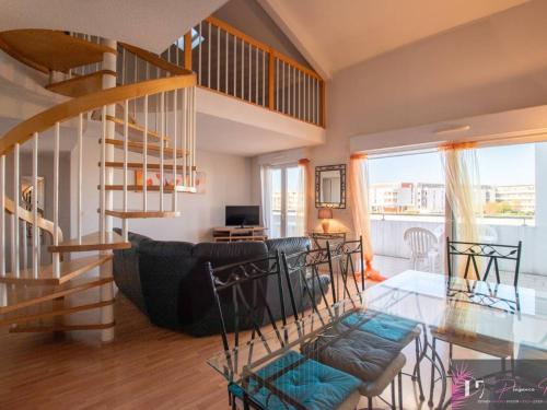 Grand duplex avec terrasse et piscine - FR-1-825-62