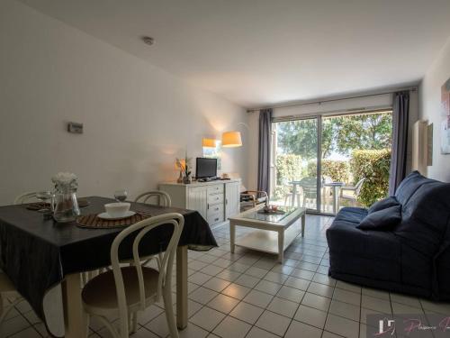 Photo de la galerie de l'établissement Studio 4 couchages avec terrasse en bord de mer - FR-1-825-25, à La Rochelle