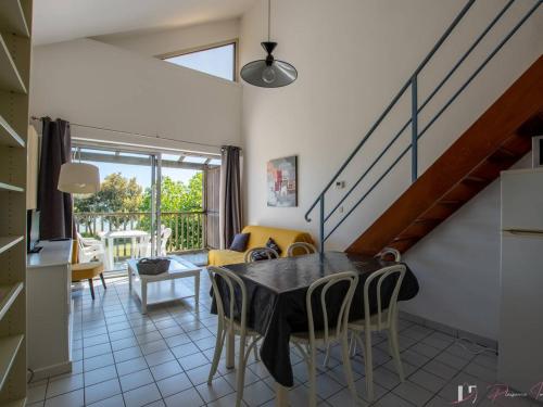 Photo de la galerie de l'établissement Appartement 2 pièces, 6 couchages, vue mer, parking - FR-1-825-29, à La Rochelle