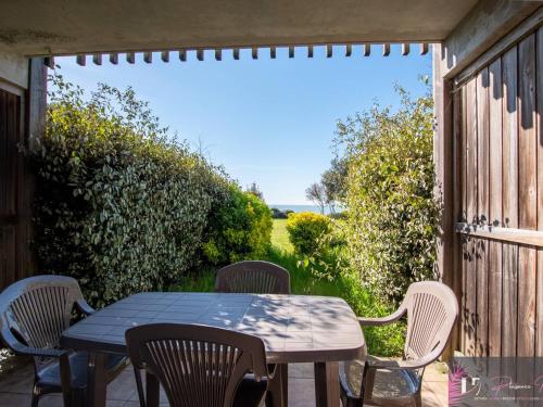 Studio meublé 4 pers. avec terrasse et parking, proche plage - FR-1-825-33