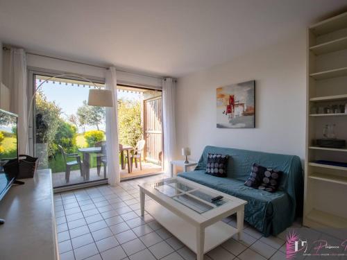 Photo de la galerie de l'établissement Studio meublé 4 pers. avec terrasse et parking, proche plage - FR-1-825-33, à La Rochelle