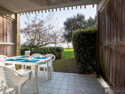 Studio meublé 4 personnes, terrasse sud, parking, proche plage et port - FR-1-825-35