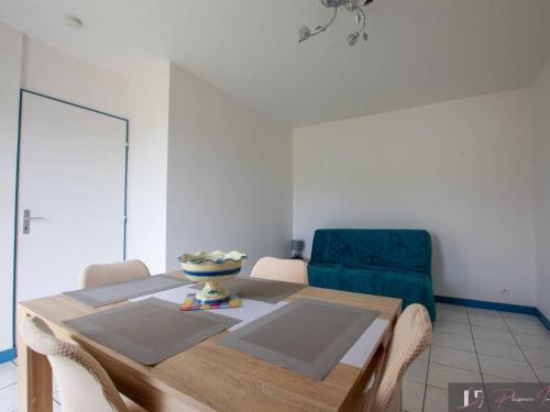 Photo de la galerie de l'établissement Studio lumineux proche plage avec parking et wifi - FR-1-825-44, à La Rochelle