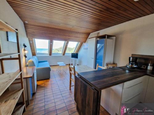 Photo de la galerie de l'établissement Joli studio vue mer, proche plage à La Rochelle - FR-1-825-47, à La Rochelle