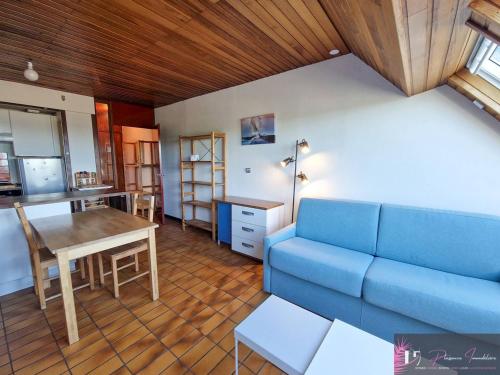 Photo de la galerie de l'établissement Joli studio vue mer, proche plage à La Rochelle - FR-1-825-47, à La Rochelle