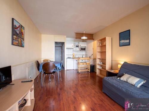 Photo de la galerie de l'établissement Studio meublé proche plage avec parking - FR-1-825-64, à La Rochelle