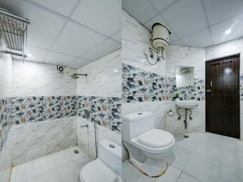 a bathroom with a toilet and a sink at Hotel Paras Delhi Airport-Free Airport Pickup in New Delhi
