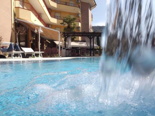 a fountain in a swimming pool in a hotel at Hotel Imperial ***S in Garda