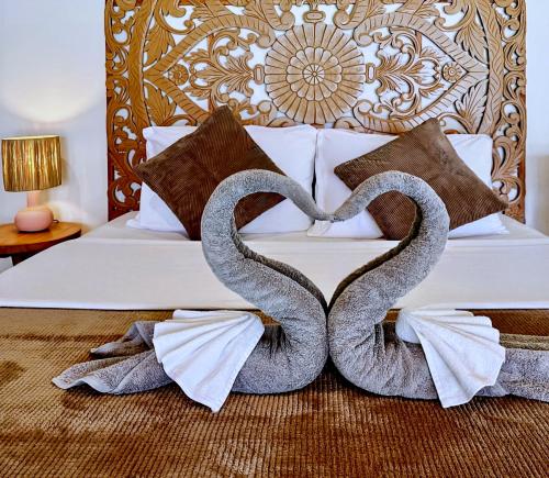 En eller flere senge i et værelse på Villa Belimbing Bingin Beach